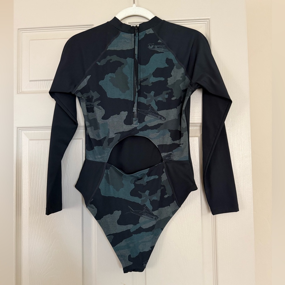 Refuge One Piece Rashguard - Picture 3 of 9